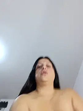 whitegirl0122 online show from November 13, 7:35 pm