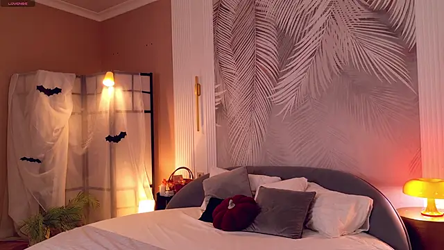 Miley Smile online show from October 31, 4:46 am