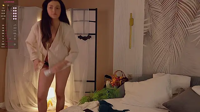 Miley Smile online show from November 6, 5:25 pm