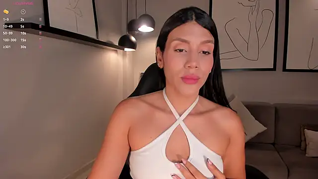 Snapshot of CharlotteCox_ chatting on January 21, 10:52 am CharlotteCox online show from January 21, 10:52 am