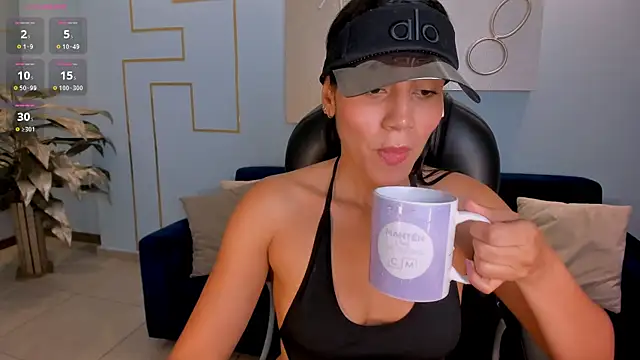 Snapshot of CharlotteCox_ chatting on February 10, 3:32 pm CharlotteCox online show from February 10, 3:32 pm