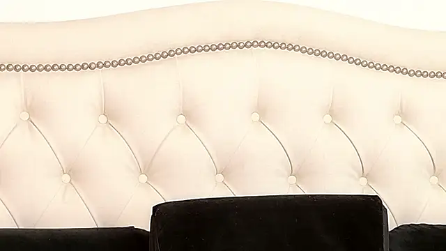 ShainaJoness online show from December 14, 4:01 am