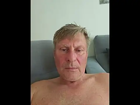 Snapshot of johnnym1 chatting on April 28, 2:33 pm johnnym1 online show from April 28, 2:33 pm
