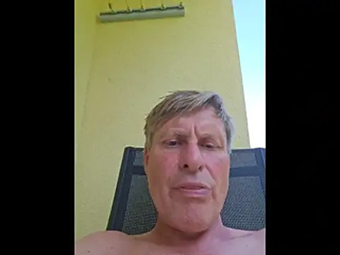 Snapshot of johnnym1 chatting on May 26, 12:23 pm johnnym1 online show from May 26, 12:23 pm