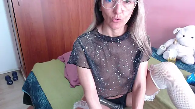 Susanlover online show from January 7, 6:45 pm