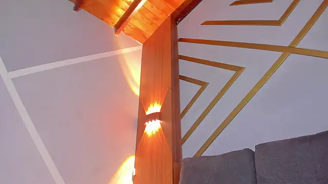 madison little  online show from December 8, 12:52 pm