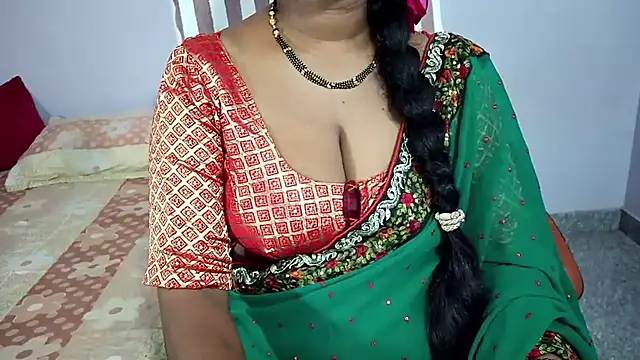 Snapshot of samyukthapuretelugu chatting on April 23, 9:52 am samyukthapuretelugu online show from April 23, 9:52 am