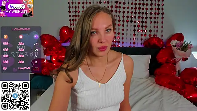 Kelly Hardy online show from February 19, 1:18 am