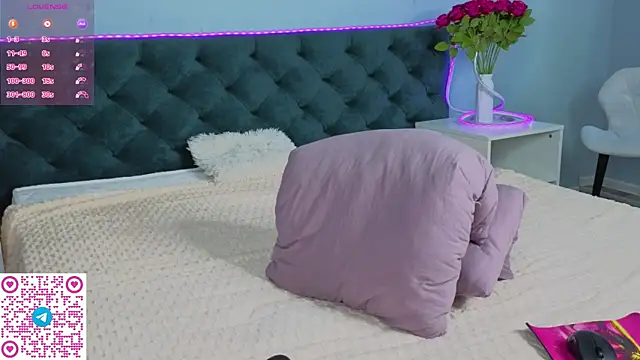 Kelly Hardy online show from March 16, 5:44 am