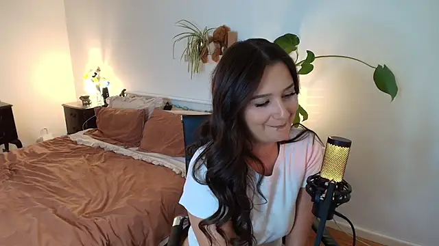 Snapshot of Lenas_Room chatting on March 14, 7:47 am Lenas Room online show from March 14, 7:47 am