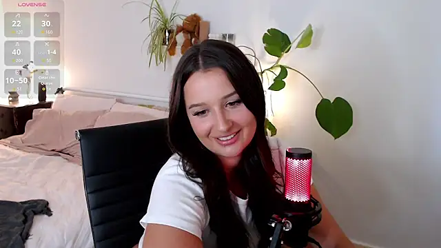 Snapshot of Lenas_Room chatting on April 2, 7:39 am Lenas Room online show from April 2, 7:39 am