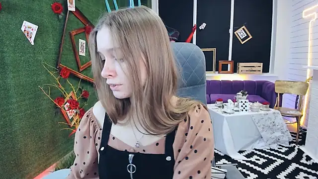 Snapshot of MayaSinabon chatting on December 7, 7:16 am MayaSinabon online show from December 7, 7:16 am