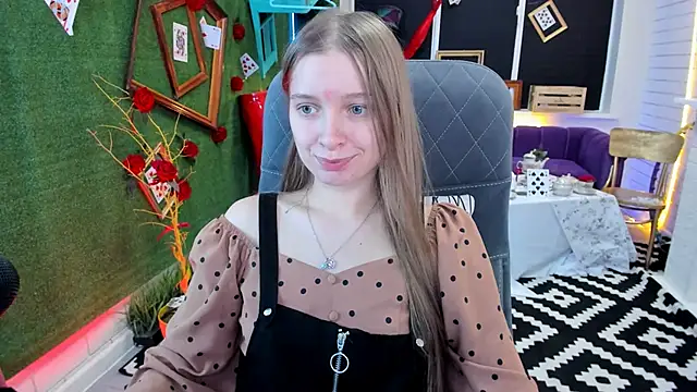 Snapshot of MayaSinabon chatting on December 7, 1:51 pm MayaSinabon online show from December 7, 1:51 pm