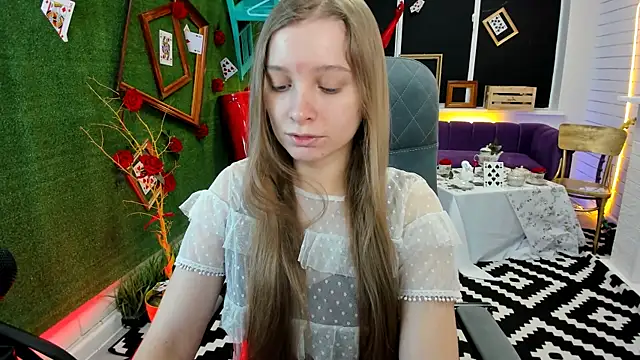 Snapshot of MayaSinabon chatting on December 8, 7:15 am MayaSinabon online show from December 8, 7:15 am