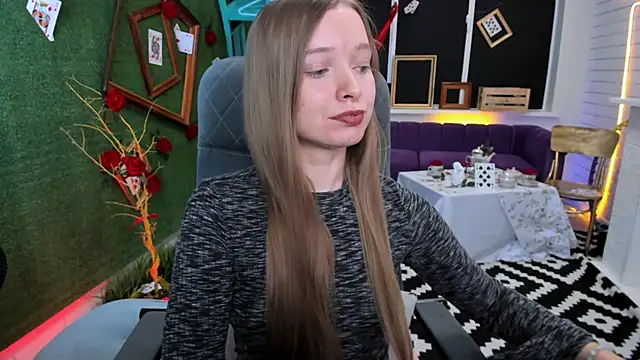 Snapshot of MayaSinabon chatting on December 10, 10:17 am MayaSinabon online show from December 10, 10:17 am