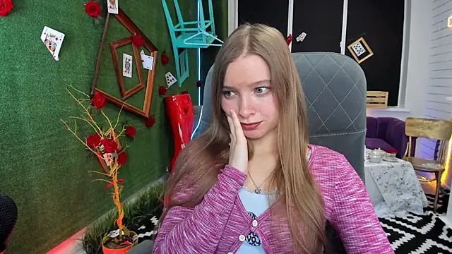 Snapshot of MayaSinabon chatting on December 11, 10:14 am MayaSinabon online show from December 11, 10:14 am