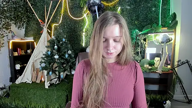 Snapshot of MayaSinabon chatting on December 14, 10:34 am MayaSinabon online show from December 14, 10:34 am