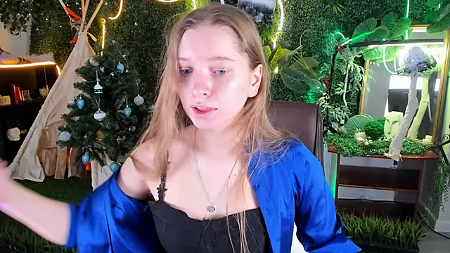 Snapshot of MayaSinabon chatting on December 17, 9:07 am MayaSinabon online show from December 17, 9:07 am