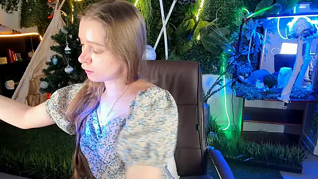Snapshot of MayaSinabon chatting on December 18, 9:04 am MayaSinabon online show from December 18, 9:04 am
