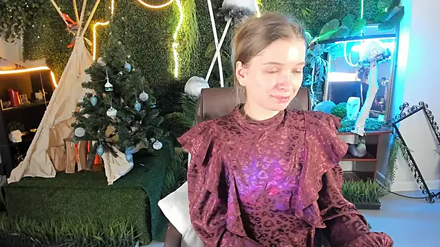 Snapshot of MayaSinabon chatting on December 22, 9:11 am MayaSinabon online show from December 22, 9:11 am