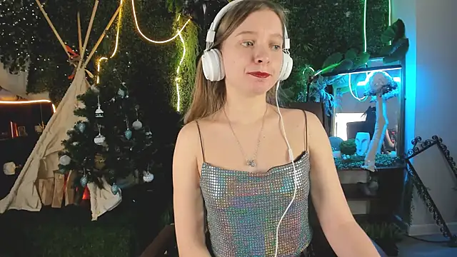 Snapshot of MayaSinabon chatting on December 24, 12:22 pm MayaSinabon online show from December 24, 12:22 pm
