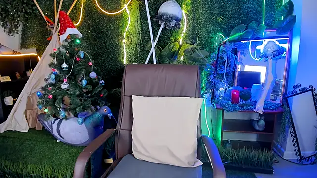 Snapshot of MayaSinabon chatting on December 31, 12:15 pm MayaSinabon online show from December 31, 12:15 pm