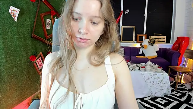 Snapshot of MayaSinabon chatting on February 2, 9:08 am MayaSinabon online show from February 2, 9:08 am