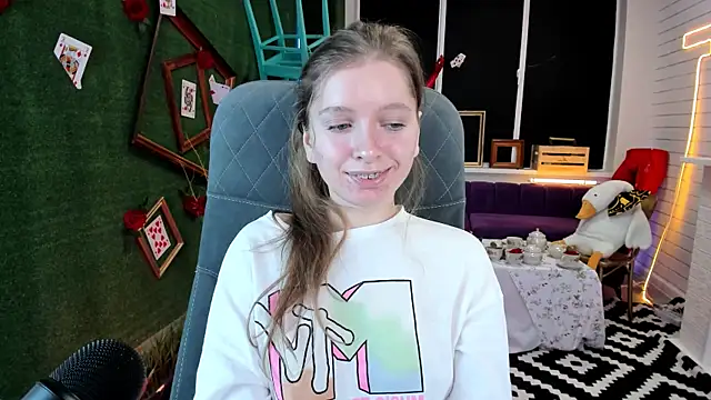 Snapshot of MayaSinabon chatting on February 8, 3:31 pm MayaSinabon online show from February 8, 3:31 pm