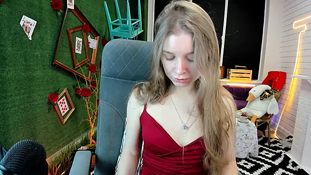 Snapshot of MayaSinabon chatting on February 9, 9:05 am MayaSinabon online show from February 9, 9:05 am