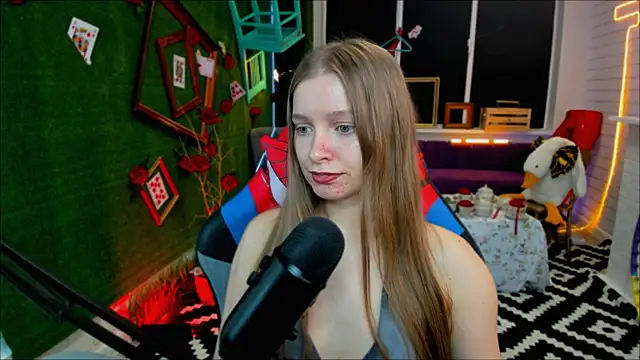 Snapshot of MayaSinabon chatting on February 18, 3:21 pm MayaSinabon online show from February 18, 3:21 pm