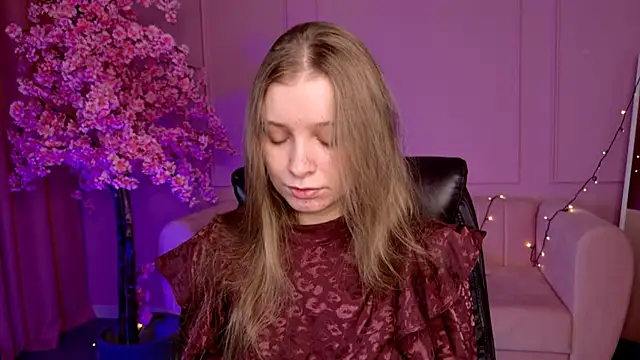 Snapshot of MayaSinabon chatting on March 1, 9:07 am MayaSinabon online show from March 1, 9:07 am
