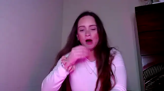 Sophie Raegan online show from December 18, 9:04 am