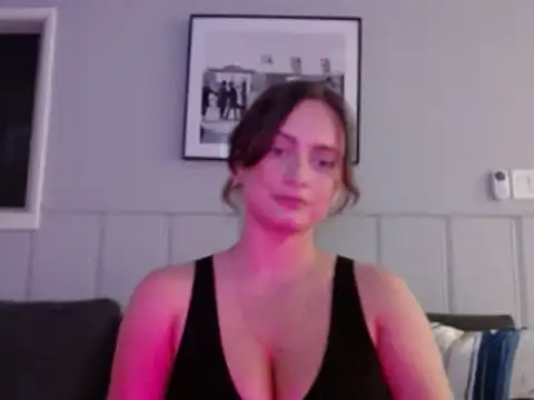 Sophie Raegan online show from February 24, 8:17 am