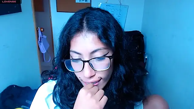 Snapshot of sofia_rosse4 chatting on April 7, 7:14 pm sofia rosse4 online show from April 7, 7:14 pm