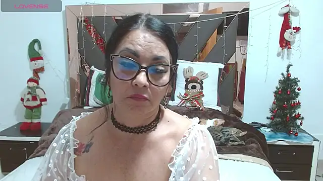 lindaesmeralda online show from January 4, 2:35 pm