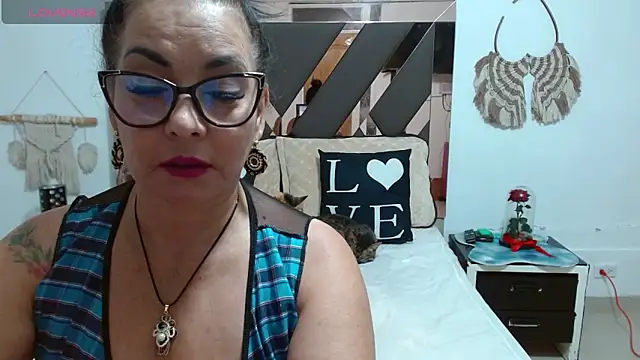 lindaesmeralda online show from January 18, 12:04 pm