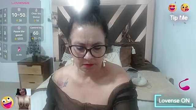 Snapshot of lindaesmeralda chatting on November 14, 12:20 am lindaesmeralda online show from November 14, 12:20 am