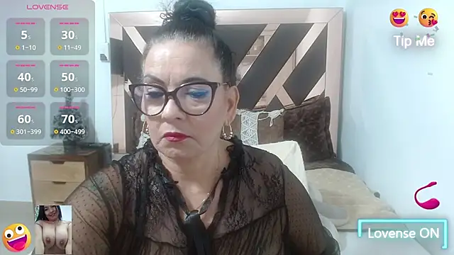 Snapshot of lindaesmeralda chatting on November 19, 12:05 pm lindaesmeralda online show from November 19, 12:05 pm
