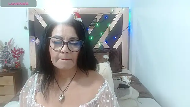 Snapshot of lindaesmeralda chatting on November 23, 11:43 am lindaesmeralda online show from November 23, 11:43 am