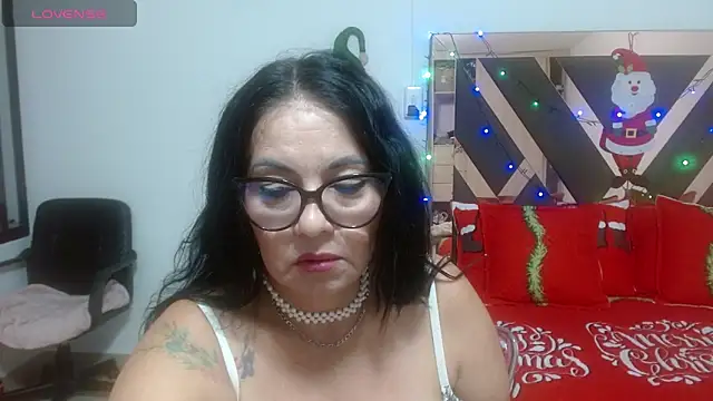 Snapshot of lindaesmeralda chatting on December 15, 11:25 am lindaesmeralda online show from December 15, 11:25 am