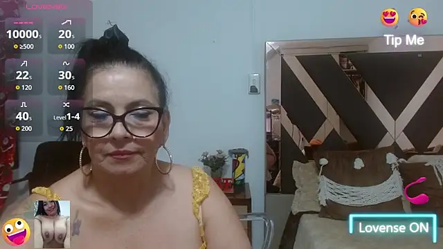 Snapshot of lindaesmeralda chatting on January 16, 11:20 pm lindaesmeralda online show from January 16, 11:20 pm