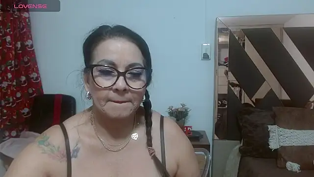 lindaesmeralda online show from February 20, 11:00 am
