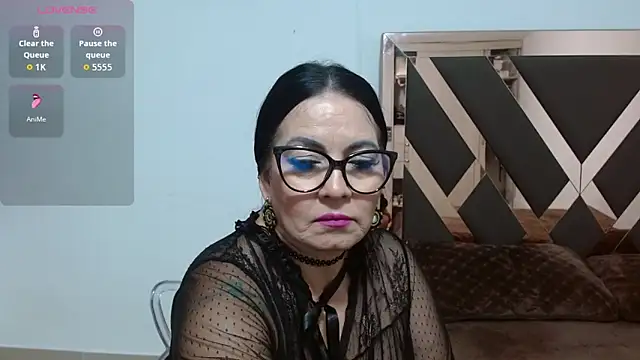 lindaesmeralda online show from May 12, 10:45 am