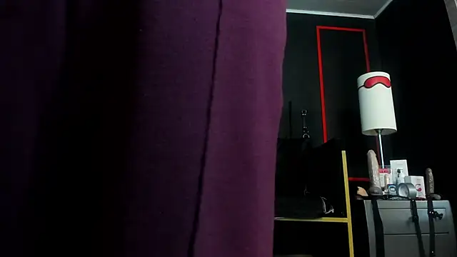 Snapshot of CharlotteScotte chatting on November 24, 12:05 pm CharlotteScotte online show from November 24, 12:05 pm