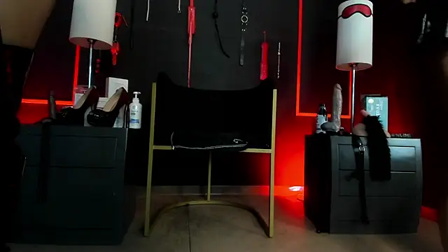 Snapshot of CharlotteScotte chatting on December 19, 12:34 pm CharlotteScotte online show from December 19, 12:34 pm