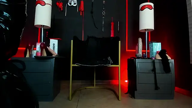 Snapshot of CharlotteScotte chatting on January 5, 5:27 pm CharlotteScotte online show from January 5, 5:27 pm