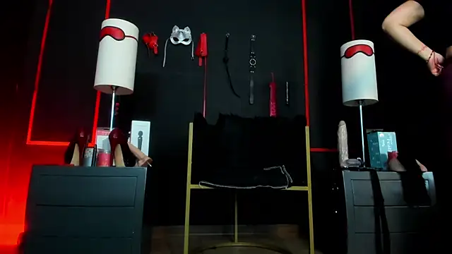 Snapshot of CharlotteScotte chatting on January 6, 11:47 am CharlotteScotte online show from January 6, 11:47 am