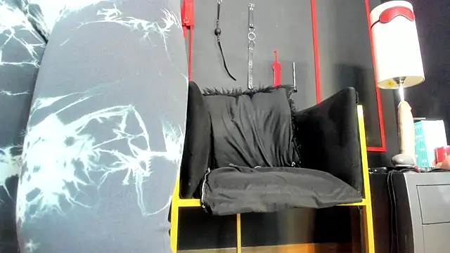 Snapshot of CharlotteScotte chatting on January 9, 11:35 am CharlotteScotte online show from January 9, 11:35 am