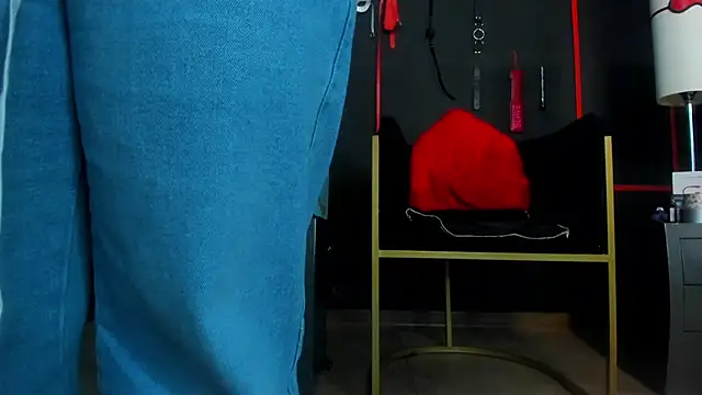 Snapshot of CharlotteScotte chatting on January 17, 10:53 am CharlotteScotte online show from January 17, 10:53 am