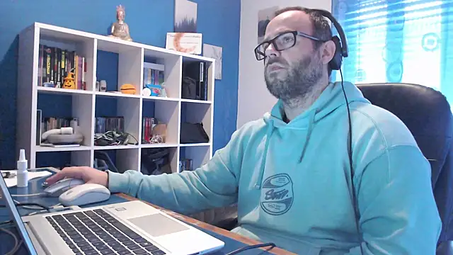 ravingr4d4 online show from February 4, 12:11 pm